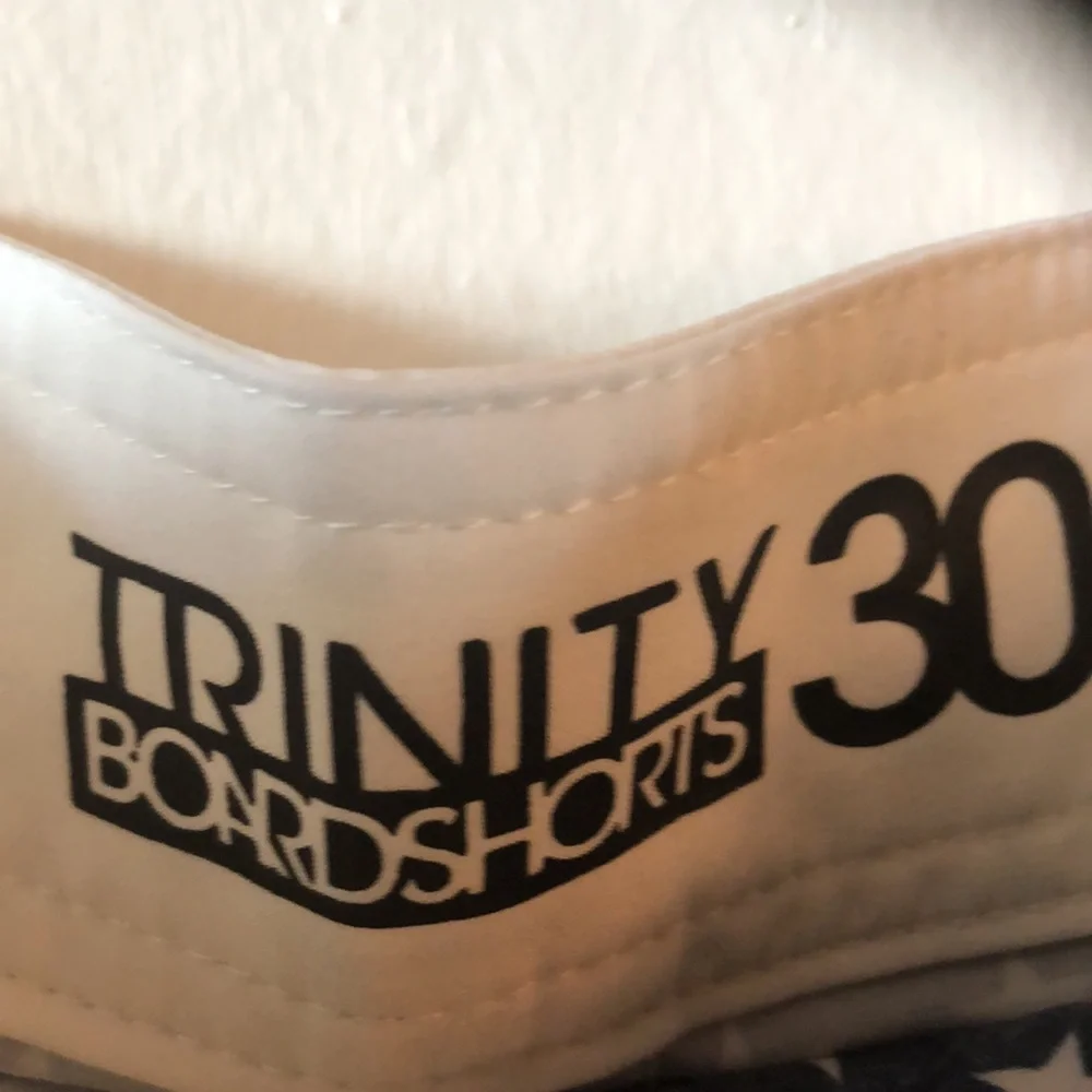 TRINITY Patriots Boardshorts Stretch Below The Knee Men’s Size 30 - Picture 6 of 9